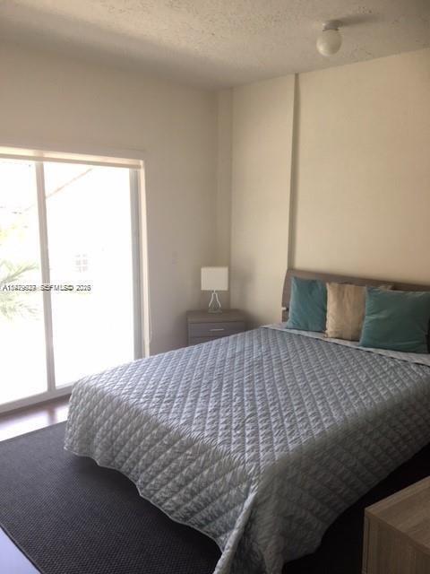 Building Photo - 1528 Brickell Ave