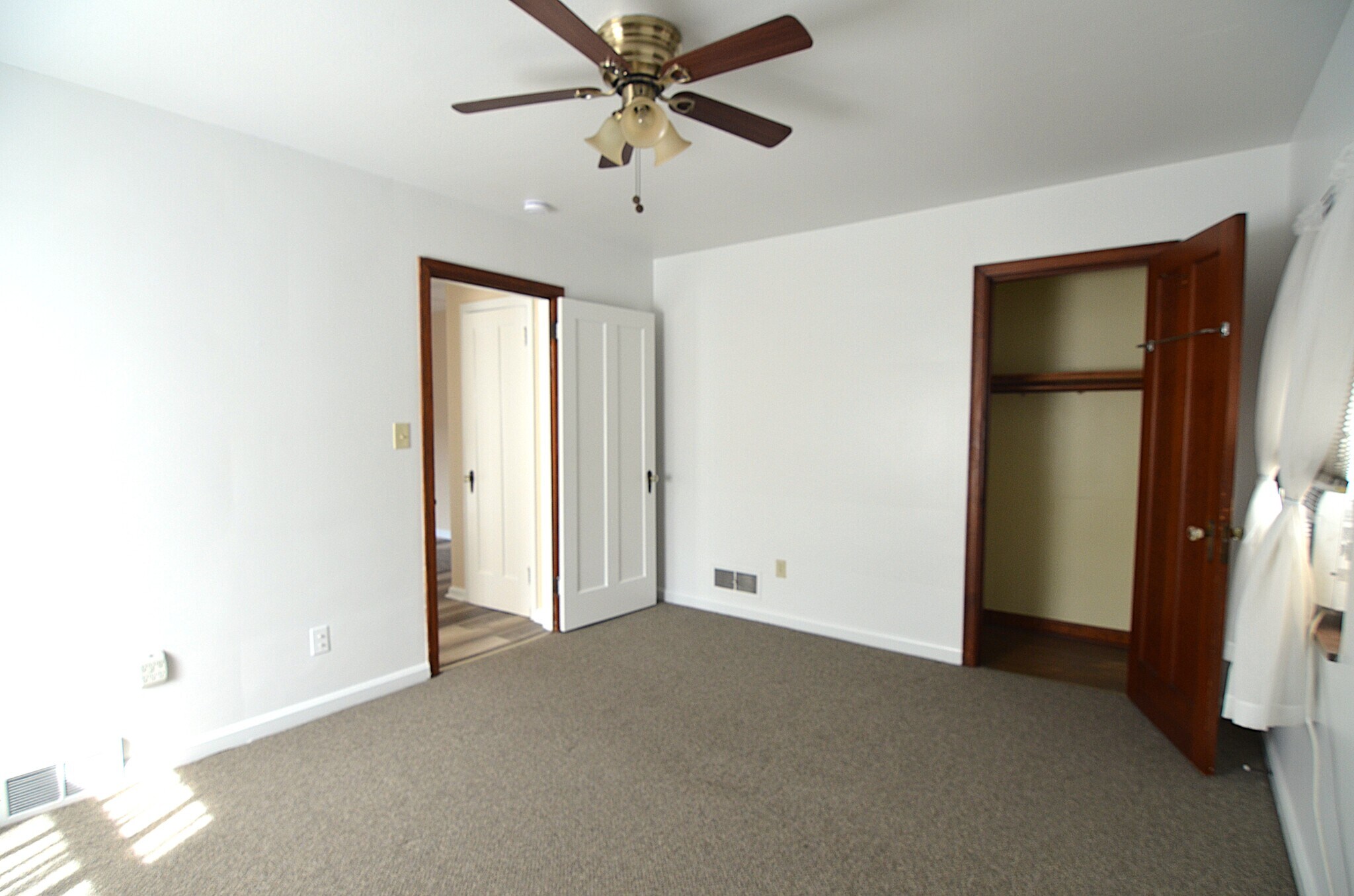 Building Photo - 221 Bank Ave