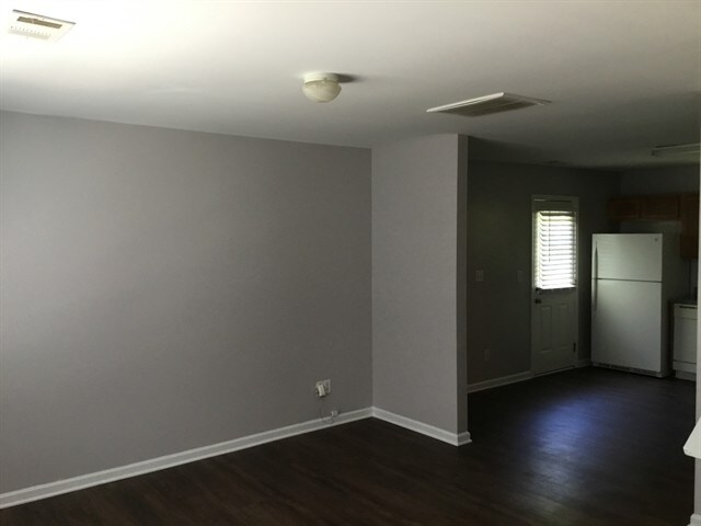Building Photo - 6924 Red Bud Circle