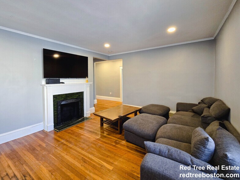 Building Photo - 235 Chestnut Hill Ave