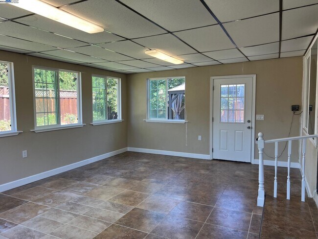 Building Photo - 4919 Mohr Ave