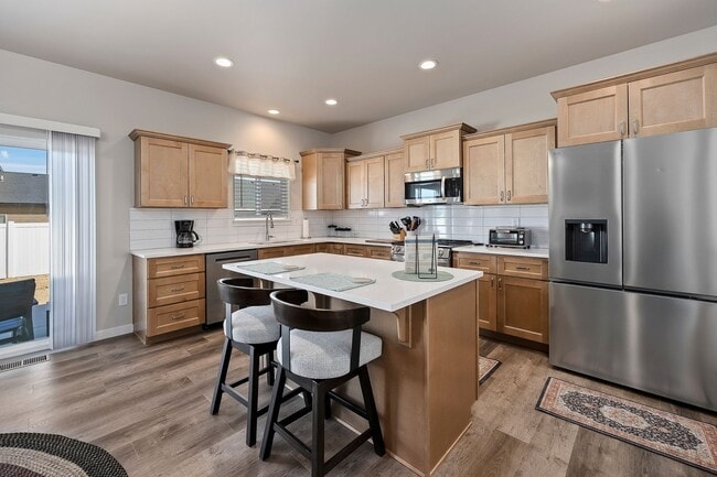 Building Photo - 1138 Crestview Dr