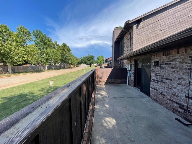 Building Photo - 4707 Hemlock Ln