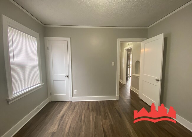 Building Photo - 944 Semmes St