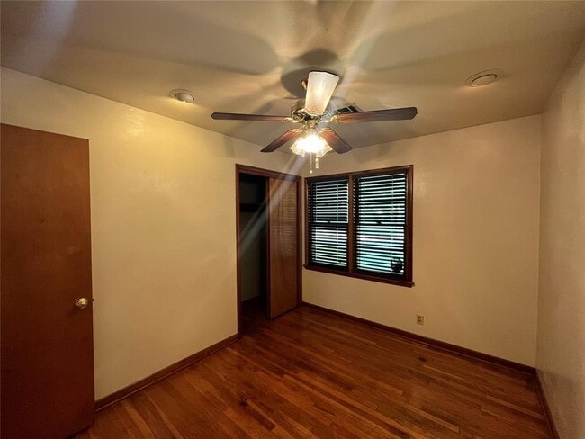 Building Photo - 511 Fleetwood Dr