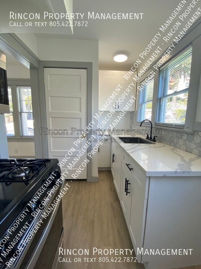 Building Photo - 658 Poli St