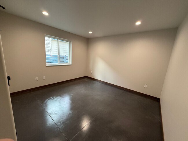 Building Photo - 115 4th St SW