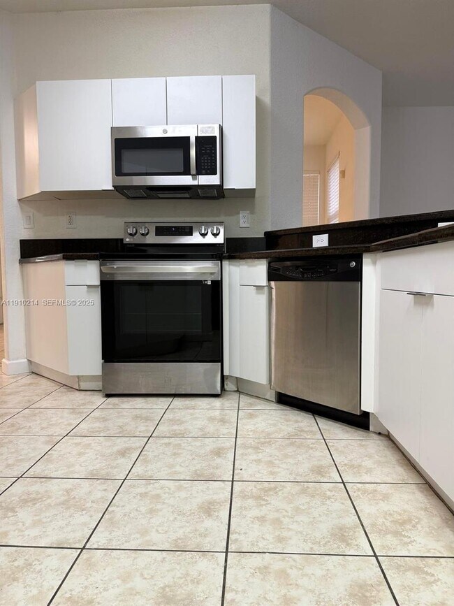 Building Photo - 8675 NW 109th Ct