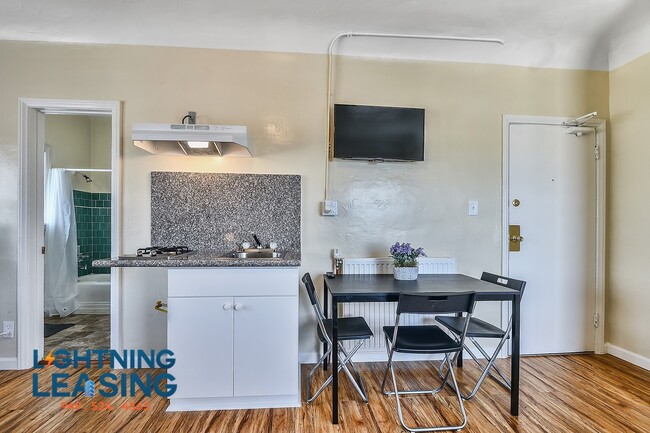 Building Photo - 727 S Alvarado St