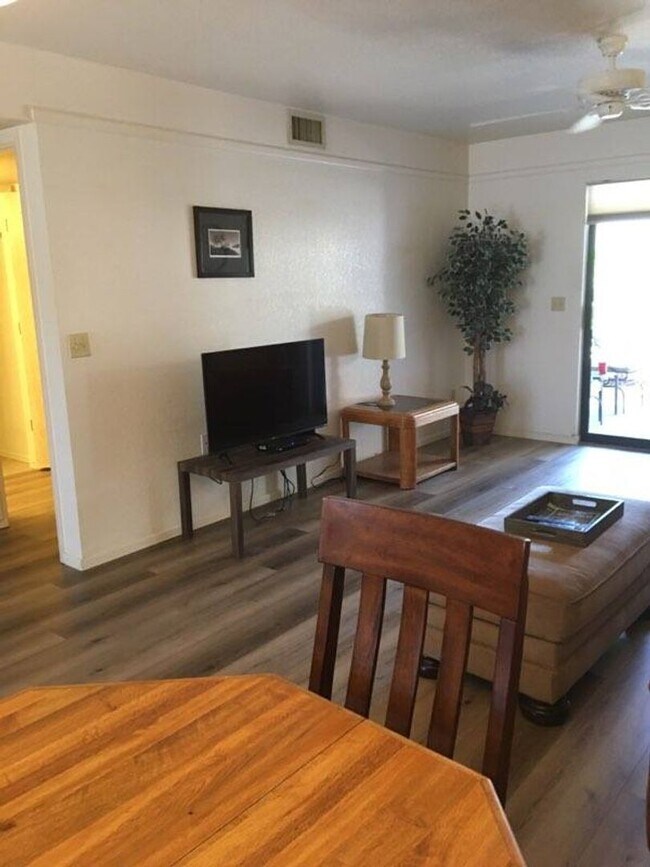 Building Photo - Furnished Condo Summer Rental