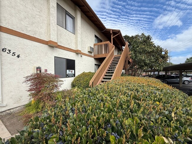 Building Photo - Spacious 2 Bedroom Condo Near Mission Valley!