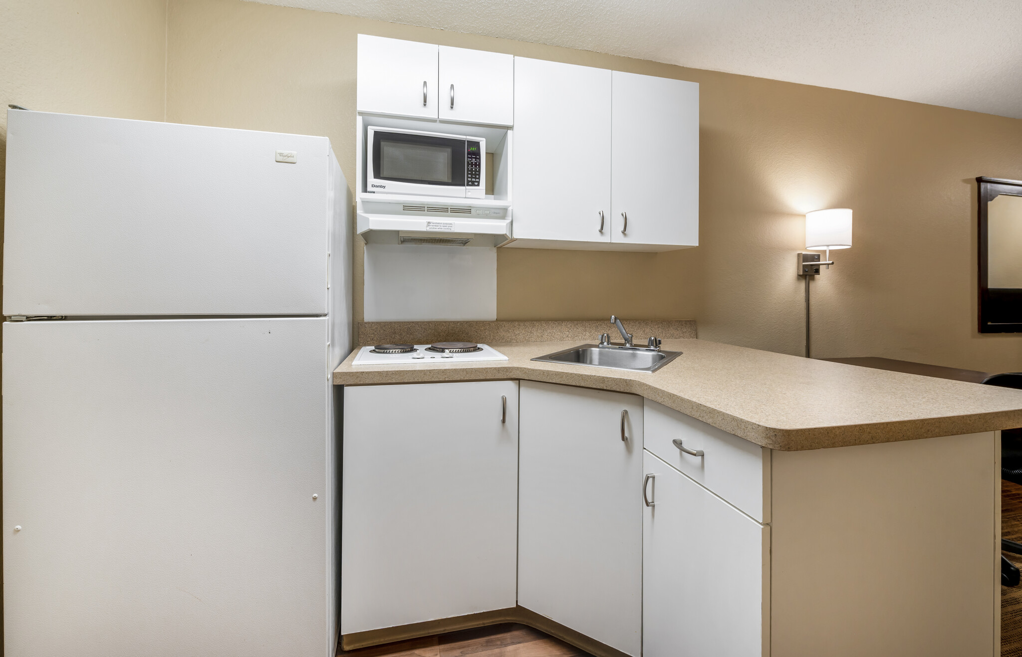 Building Photo - Furnished Studio-Indianapolis - Airport