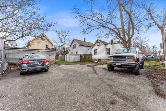 Building Photo - 2113 Halstead Ave