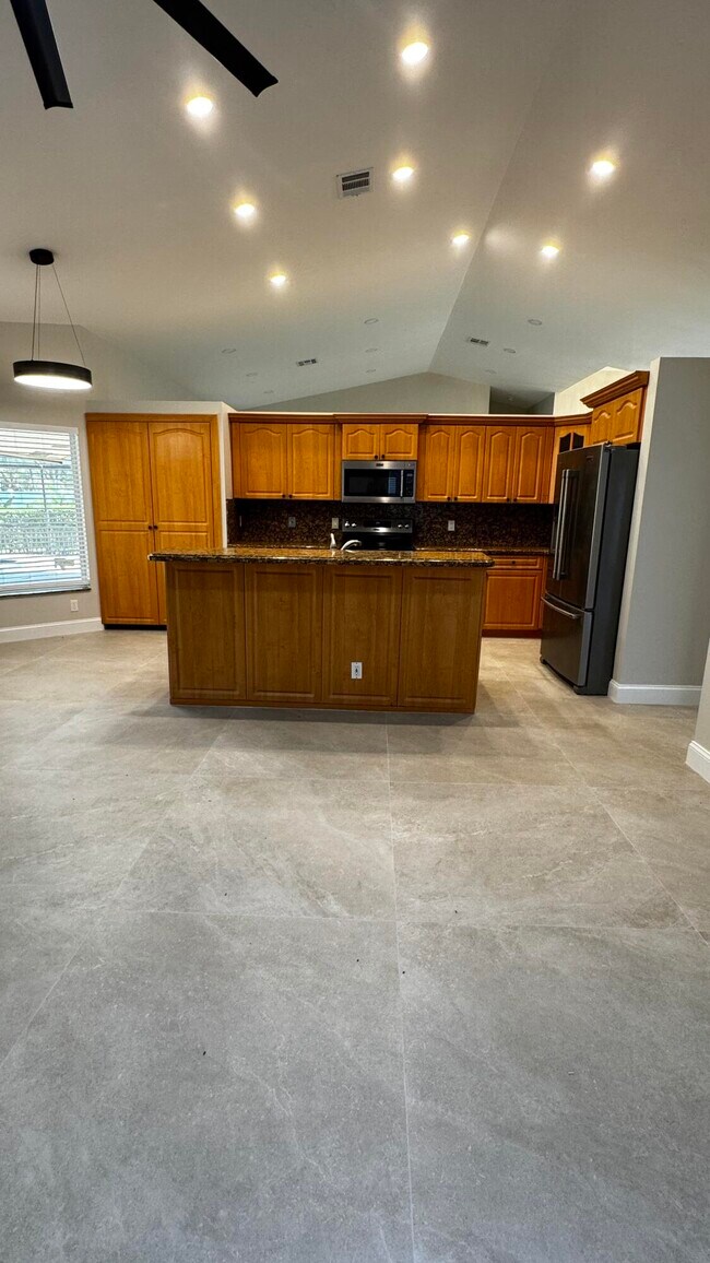 Building Photo - 11822 Island Lakes Ln