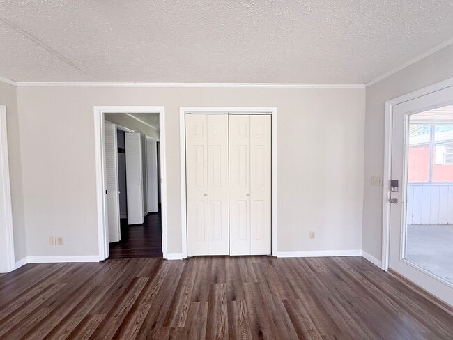 Building Photo - Spacious 3-Bedroom Home with Screened-In Porch and Ample Parking in Cookeville