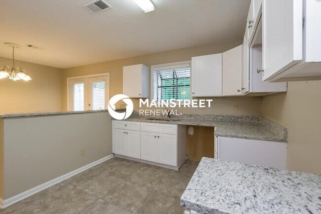 Building Photo - 3 Bedroom Pet-Friendly Home in Stone Mount...