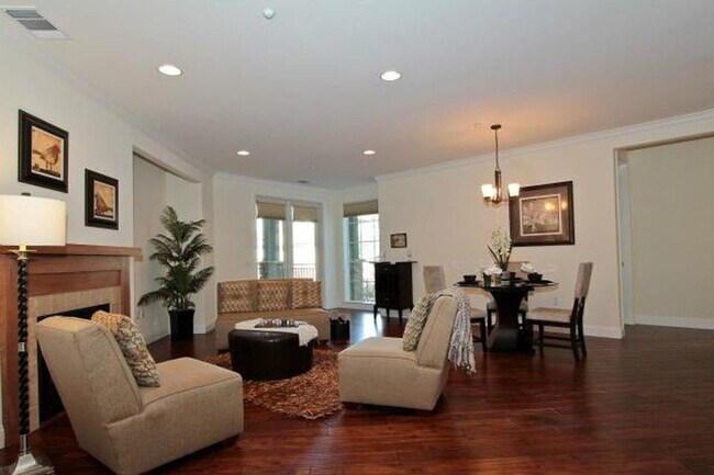 Building Photo - Condo in Willow Glen Place