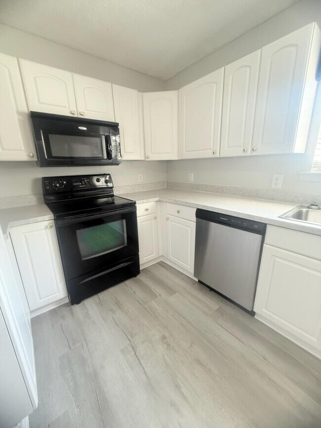 Building Photo - 1132 Lancelot Ln