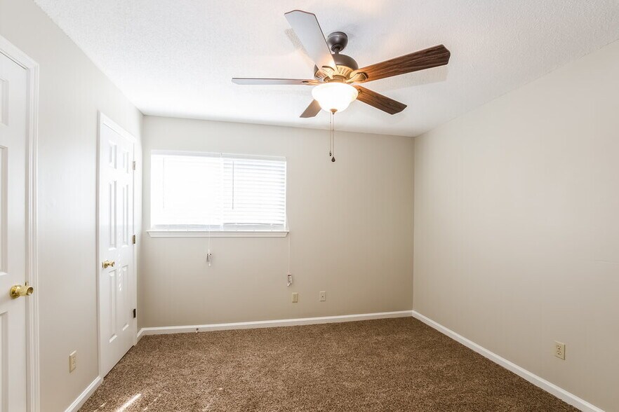 Building Photo - 1812 Black Bear Cir E