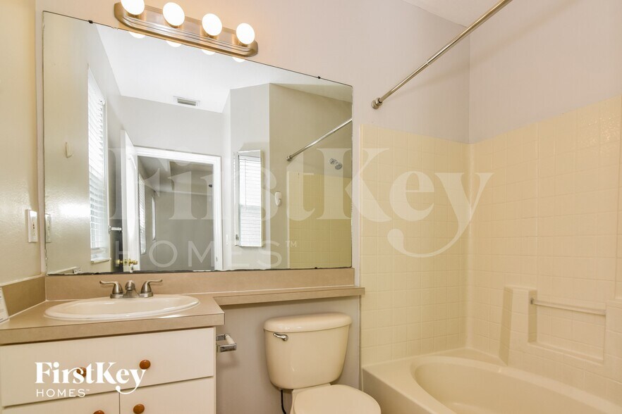 Building Photo - 18136 Birdwater Dr