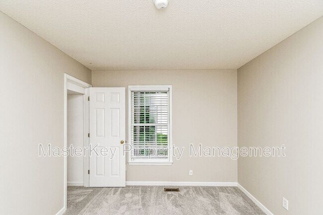 Building Photo - 105 Woodshire Ln