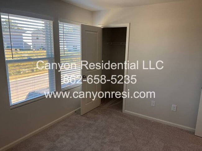 Building Photo - 535 Dayspring Dr