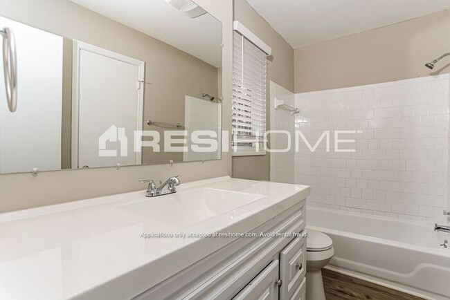 Building Photo - 1585 Plover Road