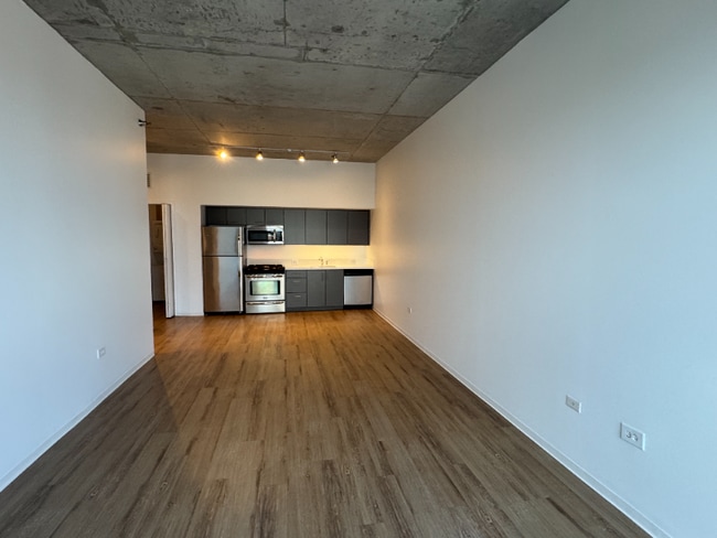 Building Photo - 1601 W Division St