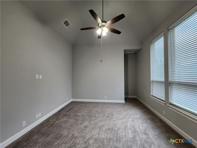 Building Photo - 1113 Carriage Loop