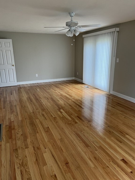 Building Photo - 1559 Main St