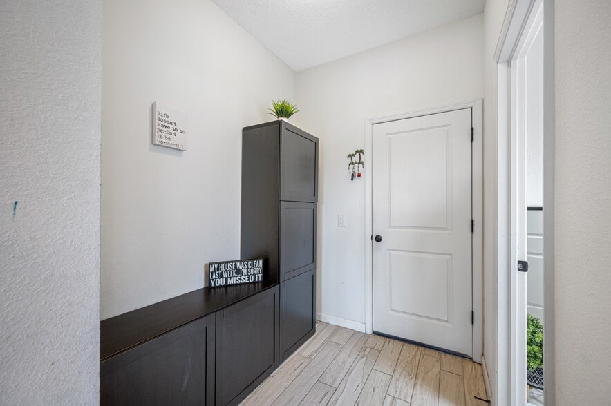 Building Photo - 12171 Moss Lake Loop