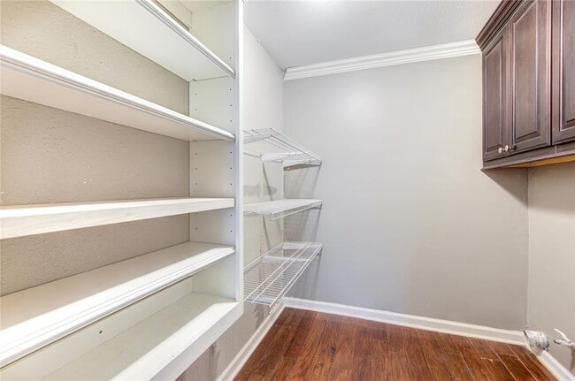 Building Photo - 4705 Dogwood Dr