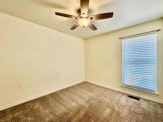 Building Photo - 308 N Lockeport Dr