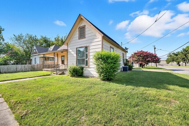 Building Photo - 1025 Chaffin St