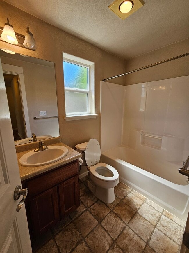 Building Photo - Beautiful Home near Schools and a Large Park!