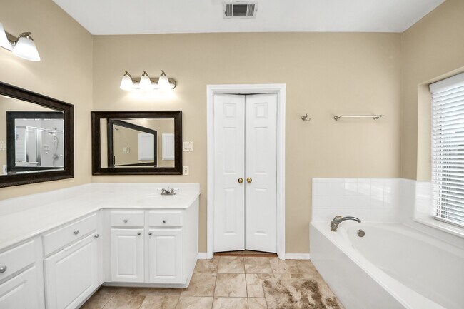 Building Photo - 3715 Hawkins Ct