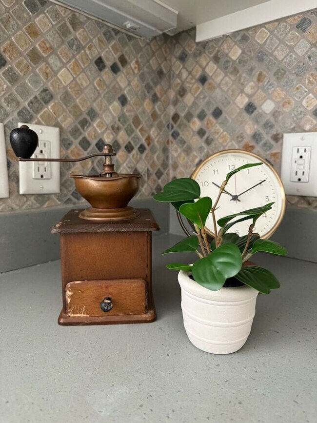 Building Photo - 3076 Melbourne St