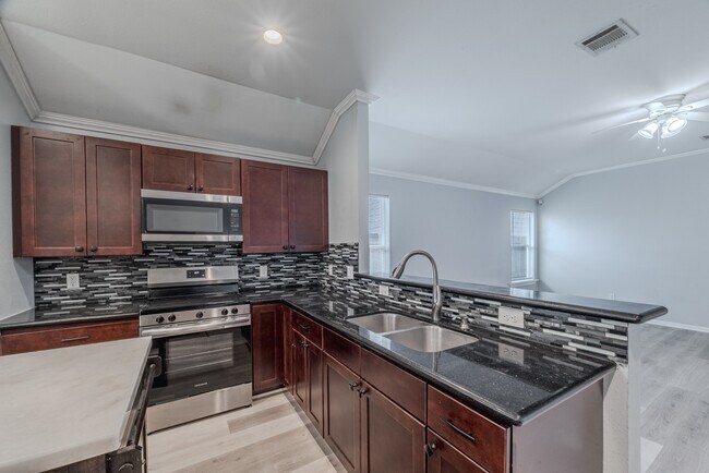 Building Photo - 834 Elkhart St