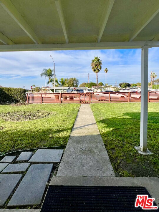 Building Photo - 848 W Irving Pl