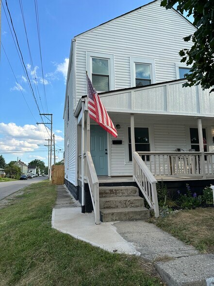 Building Photo - 629 Sheldon Ave