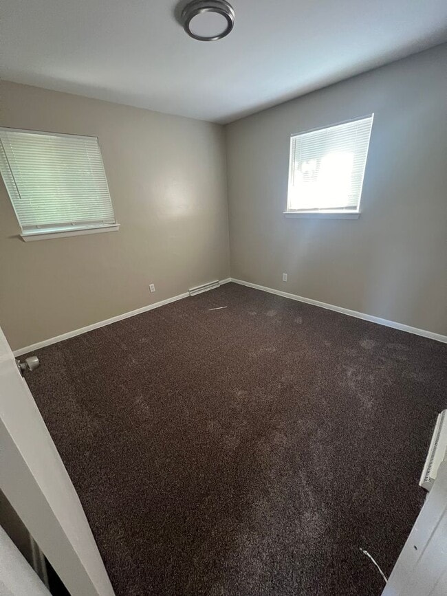 Building Photo - Updated, 2 Bedroom Ranch with Full Basement