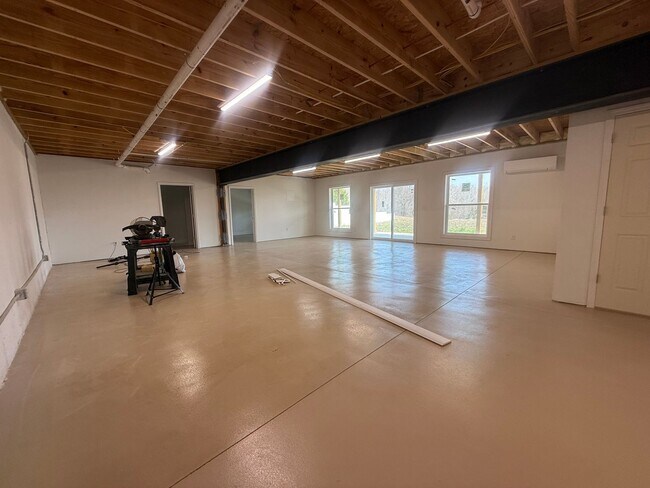 Building Photo - 631 Imogene Dr