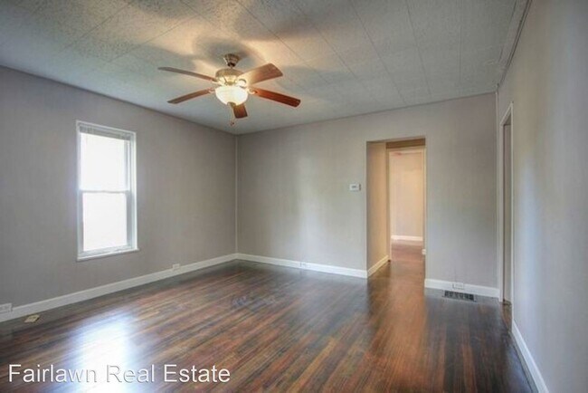 Building Photo - 3 br, 1 bath House - 302 South Grove St.