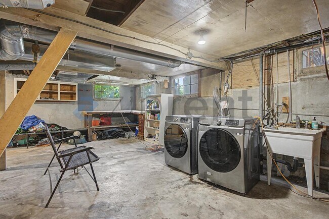 Building Photo - Unit