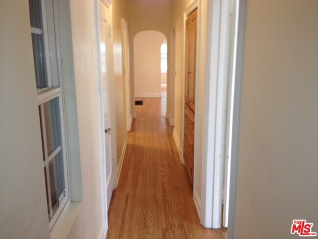 Building Photo - 440 N Orange Grove Ave