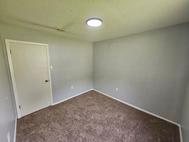 Building Photo - 402 Lefoi Ln