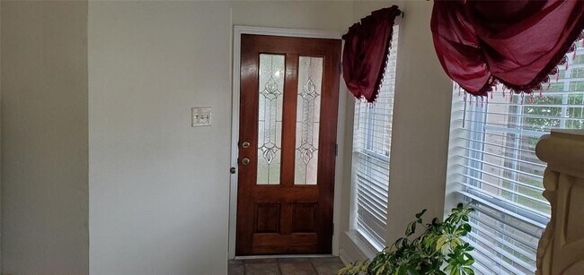 Building Photo - 1810 Oakwell Ln