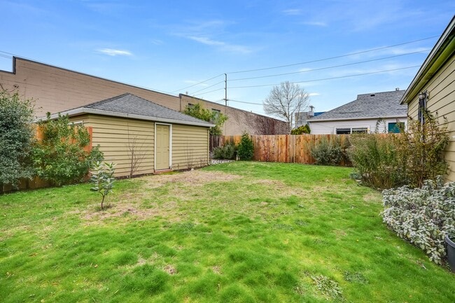 Building Photo - 4811 N Maryland Ave