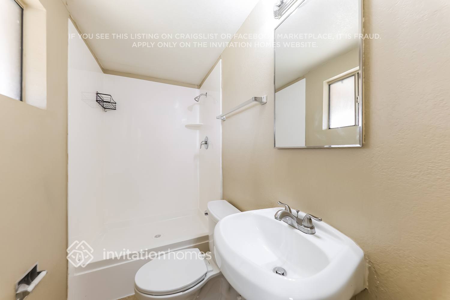 Building Photo - 3643 E Surrey Ave