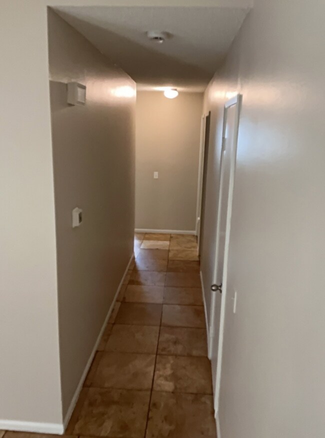 Building Photo - Charming 3 Bed/2 Bath Single-Story Home In...